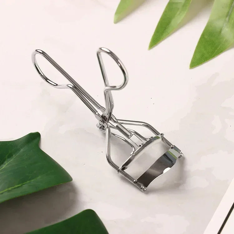 Professional Woman Eyelash Curler